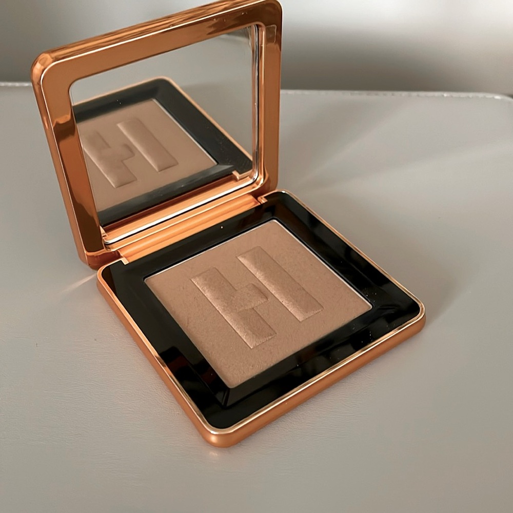 Haus labs bronzer light 1